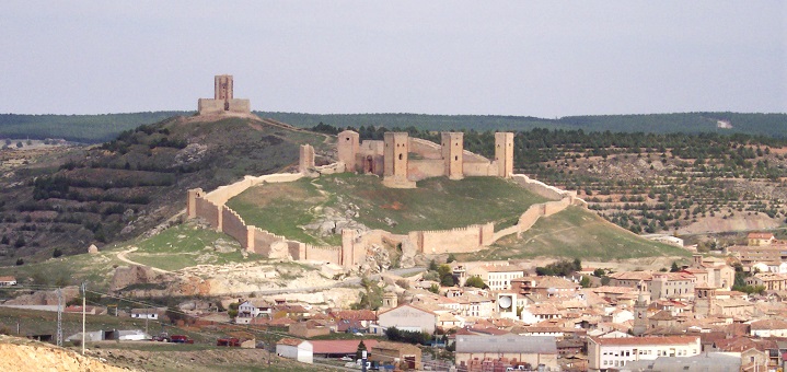El castillo de Molina vigila desde el alto a la capital del Señorio