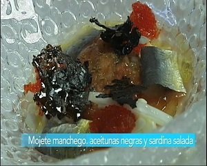 MOJETE MANCHEGO, ACEITUNAS NEGRAS Y SARDINA SALADA