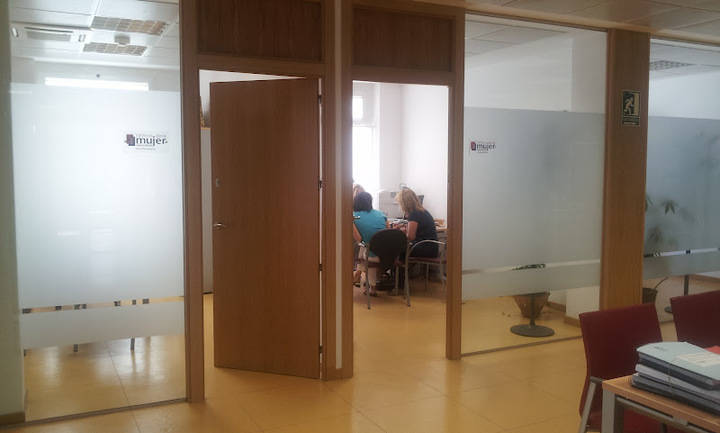 El PP de Alovera apuesta por la gestión municipal del Centro de la Mujer