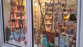 "Farmacia Fernando M. Centenera" y "Centro de Educación Infantil Alopekes", ganadores del Concurso de Escaparates de Alovera