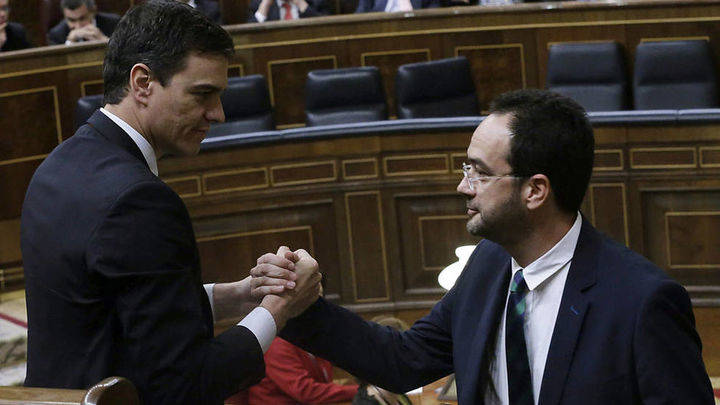 El socialista Antonio Hernando a su mujer : 