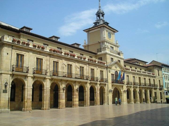 De traca : La plantilla municipal del ayuntamiento de Oviedo cobrará un complemento salarial por...¡no insultar a ningún ciudadano!