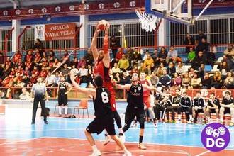 Un despistado Isover Basket Azuqueca gana a un acertado Uros de Rivas