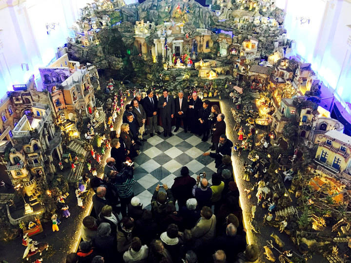 Cuenca recibe la Navidad con la inauguración del belén napolitano de la Diputación