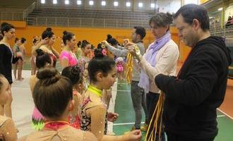 Casi 800 euros recaudados para la "Asociación Caminando" en la exhibición del Rítmica Esfera