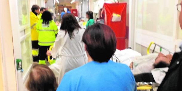 Caos en la Sanidad de Page/Podemos en Castilla La Mancha: Citas para 2018, urgencias colapsadas y hacinamiento en los pasillos