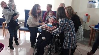 La Residencia de Adavir La Alameda celebra con un emotivo homenaje los 100 años de su residente Eugenio de Cristo