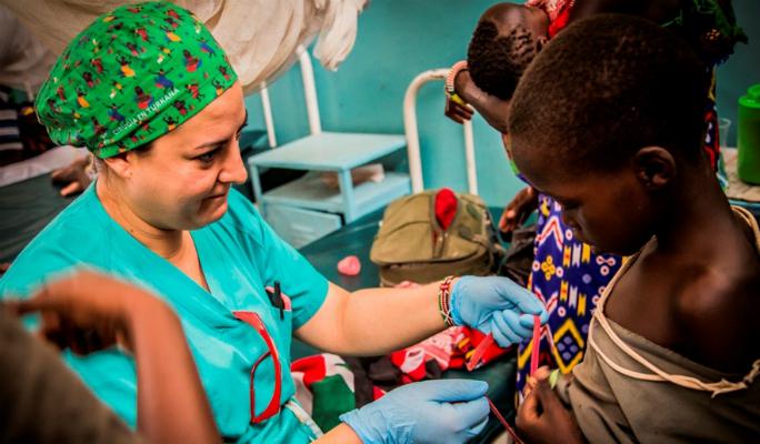 Una cirujana del Hospital de Guadalajara participa en una campaña quirúrgica en Kenia