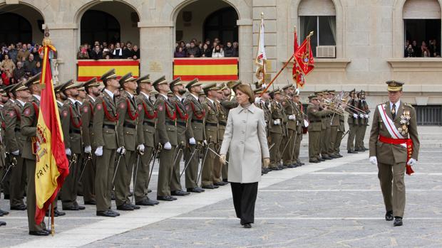 La ministra Cospedal preside los actos de la patrona de Infantería en la Academia de Toledo