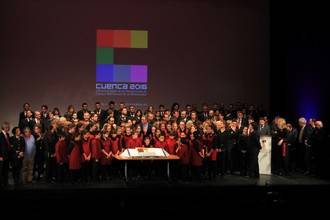 Cuenca celebra sus 20 años como Ciudad Patrimonio con música, poesía, momentos de cine, recuerdos entrañables y tarta de cumpleaños