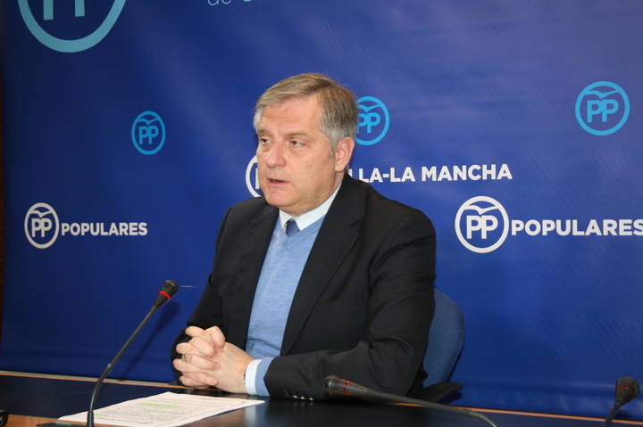 Cañizares: Cospedal abrió y pagó 13 centros de salud y 13 quirófanos, pese a que Page quería cerrar hospitales