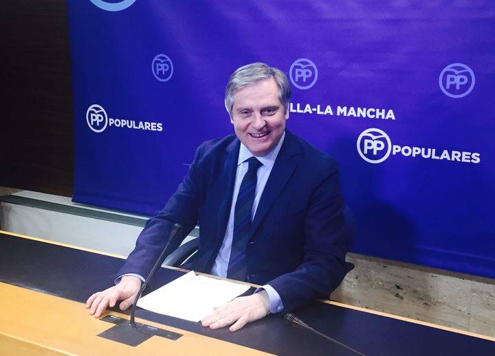 Cañizares critica la “situación indigna” que están viviendo los pacientes y los profesionales de la Sanidad de la región