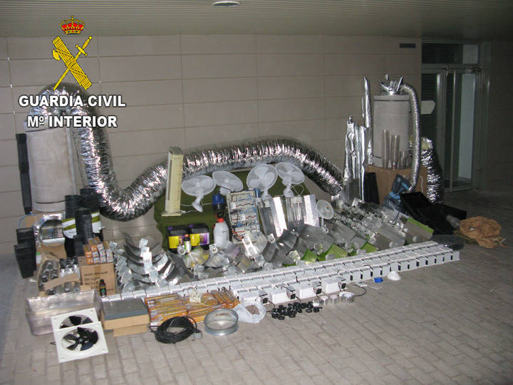 La Guardia Civil detiene a tres personas en El Casar por cultivar marihuana