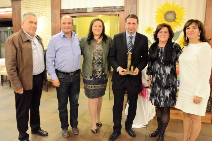 Eladio Freijo recibe su Premio Trigo y Miel
