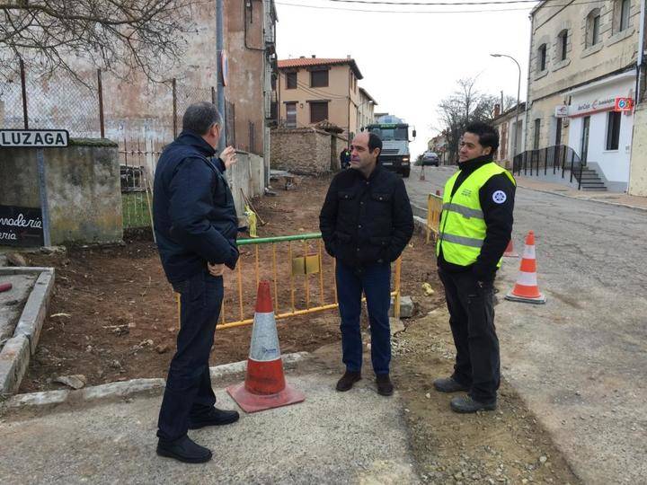 La Diputación mejora las redes y pavimentación de varias calles en Alcolea del Pinar