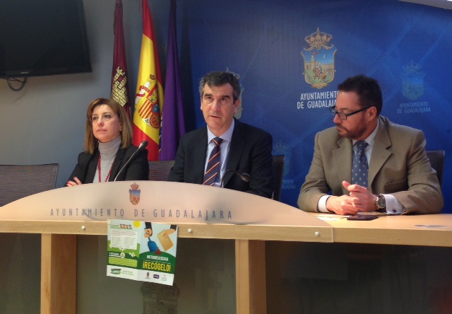 Una nueva campaña en Guadalajara recuerda a los propietarios de perros que están obligados a recoger sus excrementos