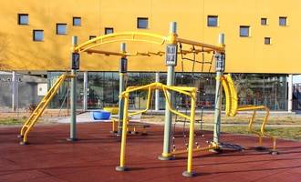 El polideportivo de Valdeluz estrena una máquina de ejercicios para entrenamientos al aire libre y en grupo