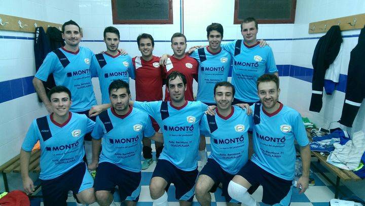 Victoria a domicilio y liderato para Sacedón