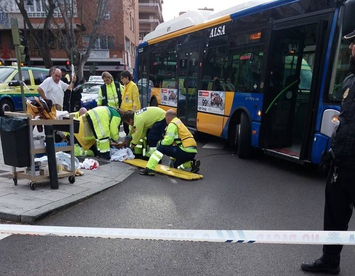 Grave atropello de un autobús urbano a una anciana en pleno centro de Guadalajara