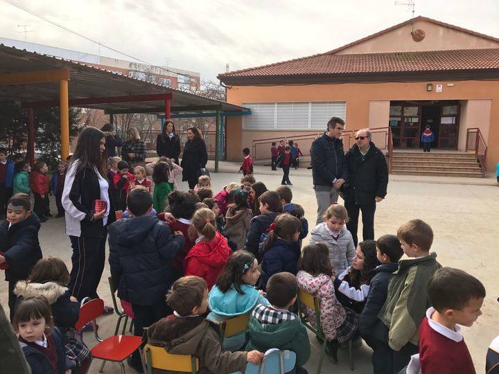 El alcalde de Guadalajara visita el colegio Santa Cruz