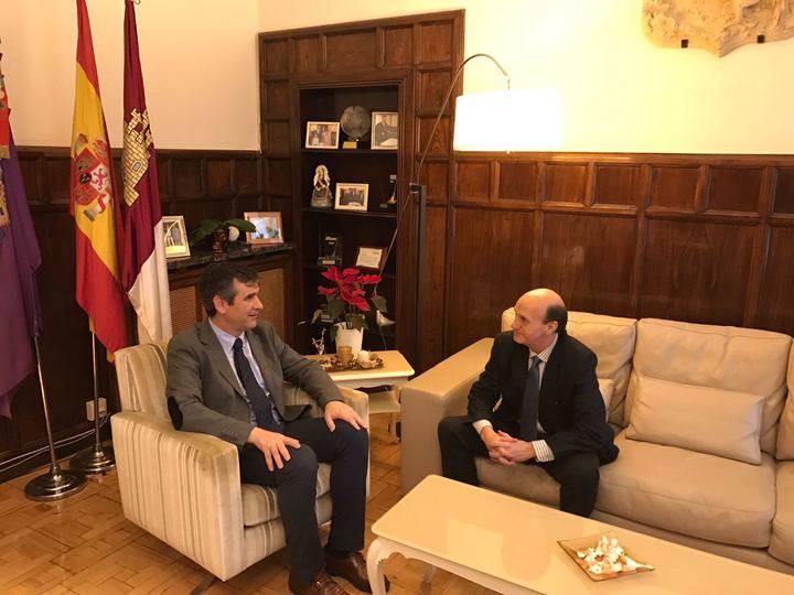 Encuentro entre el alcalde de Guadalajara y el subdelegado del Gobierno