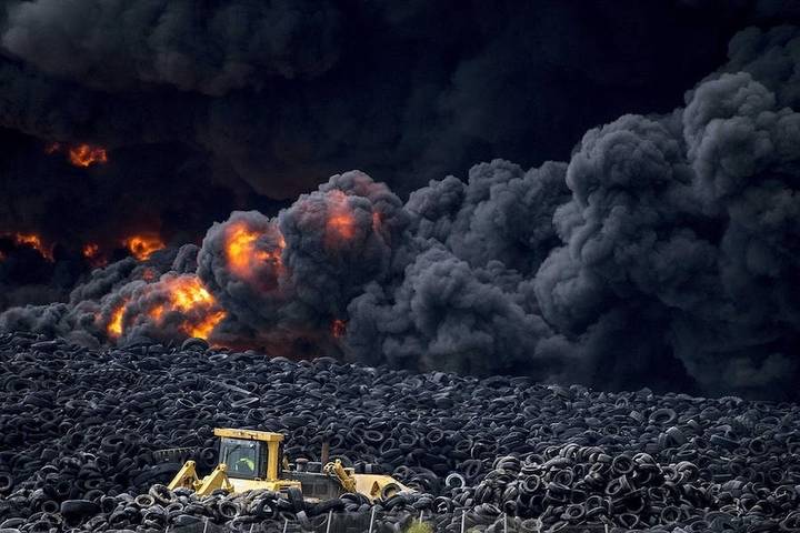 Tras 8 meses, 6 millones, la retirada de 10.000 toneladas de neumáticos sin quemar y de 20.000 de cenizas, Seseña dejar de ser un peligro
