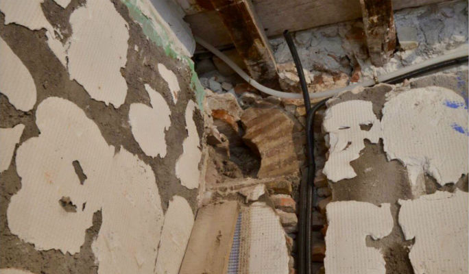 Hallan los restos de una mezquita al hacer obras en una panadería de Santo Tomé, en Toledo