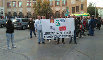 La Plataforma del convenio sanitario exige a Page ser atendido por los hospitales de Madrid y denuncian sufrir 