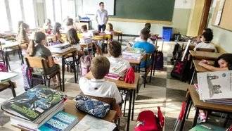 Denuncian que Page va a suprimir 67 plazas de maestros en Guadalajara y 338 en Castilla La Mancha