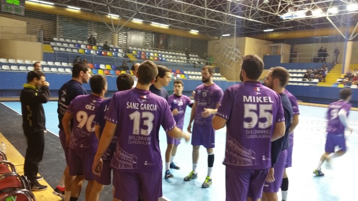 Balonmano Guadalajara empata en el amistoso ante Valladolid 30-30