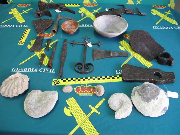 El Seprona incauta restos arqueológicos y fósiles en la comarca de El Señorío