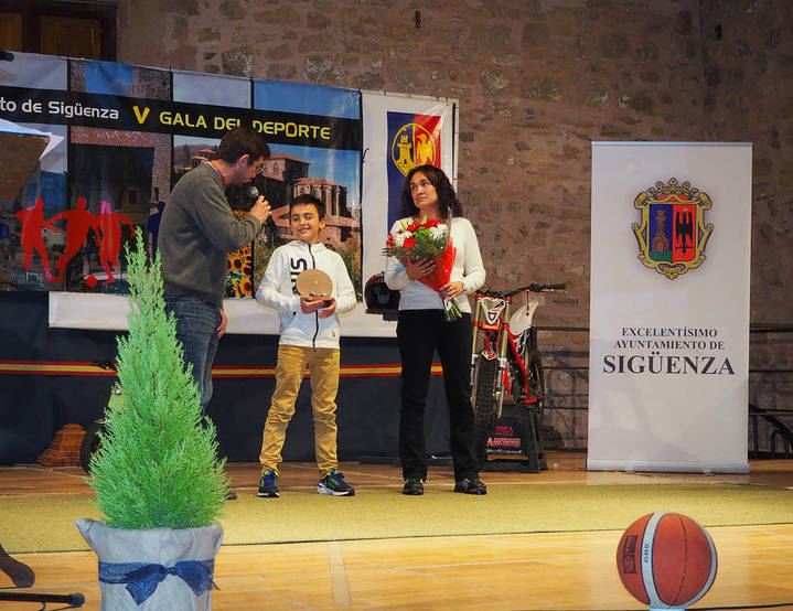 La V Gala del Deporte reconoce los méritos de los deportistas seguntinos en 2016