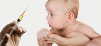 La Junta reduce de seis a tres las vacunas infantiles en el primer año de vida