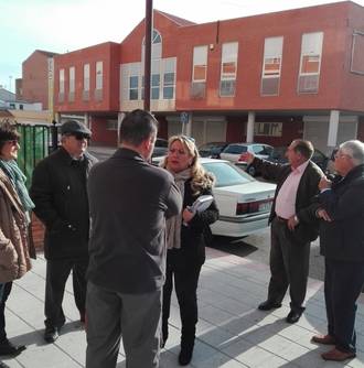 Vecinos de Azuqueca reclaman que el alcalde subsane “las carencias que dificultan la vida cotidiana en los barrios”