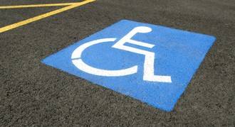 Le pueden caer 2 a&#241;os de c&#225;rcel por usar la tarjeta de accesibilidad de su suegra fallecida para aparcar en zona azul