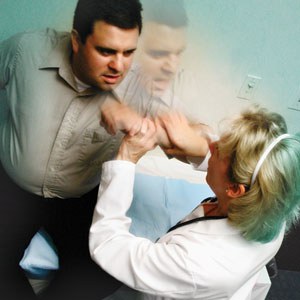 Condena de cárcel tras agredir a un profesional del Hospital de Guadalajara