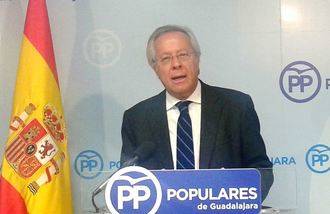 Aguirre avisa al PSOE de que si no cambia su estrategia de alianzas continuará hundiéndose en las encuestas
