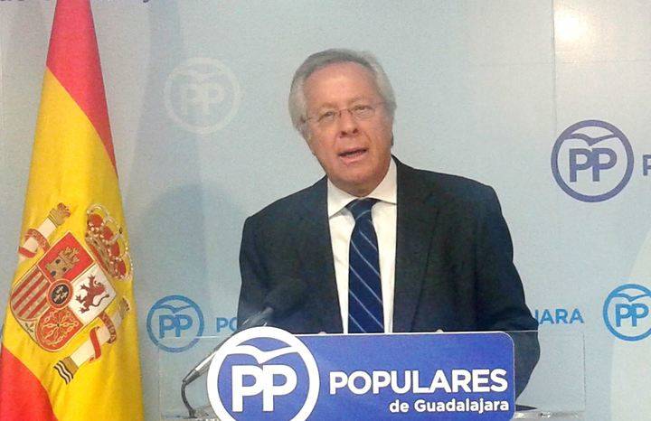 Aguirre avisa al PSOE de que si no cambia su estrategia de alianzas “continuará hundiéndose en las encuestas”