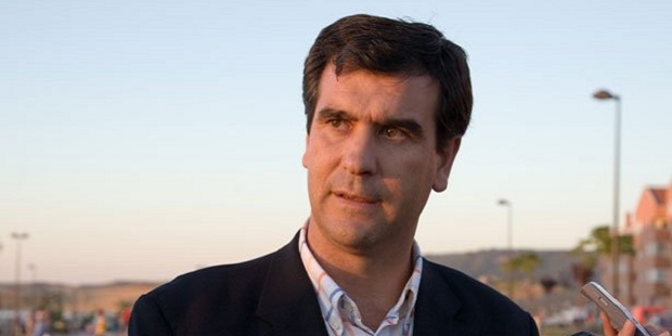 Román: Es triste ver cómo los que llegan nuevos a la política se preocupan más de su sueldo que de servir a los ciudadanos