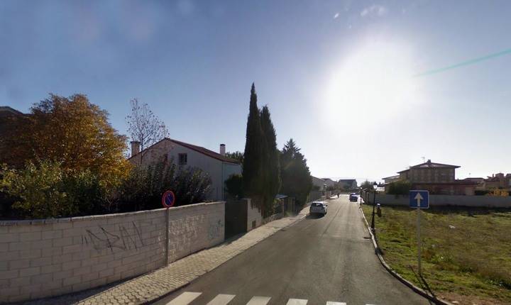 Obras de renovación de la red de agua en la calle Estocolmo de Cabanillas