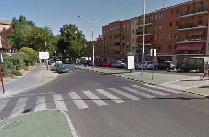 Un peatón termina con la pierna rota tras un colisión en un paso de cebra en la capital