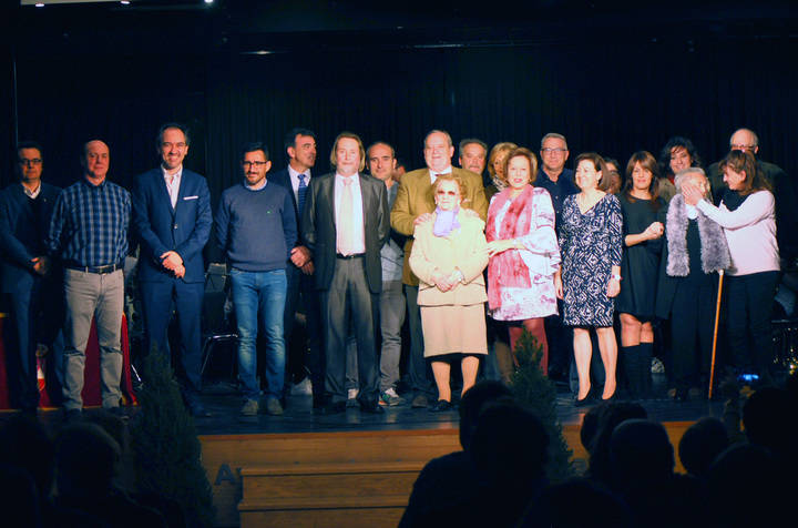 El Ayuntamiento pone en valor la labor los méritos y dedicación al pueblo de vecinos de El Casar y Mesones