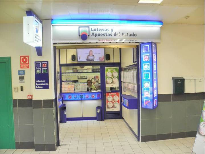 ¡El Segundo Premio (4.536) y un Quinto (19.152) de la Lotería de Navidad caen en el Supersol de Guadalajara!