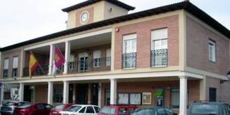 Denuncian que la alcaldesa de Villanueva de la Torre oculta la prórroga del plan de transporte que tanto criticó