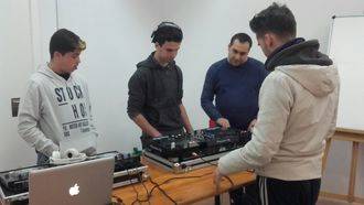 El Ayuntamiento de Cabanillas pone guapo el Centro Joven, en su fiesta por el sexto aniversario