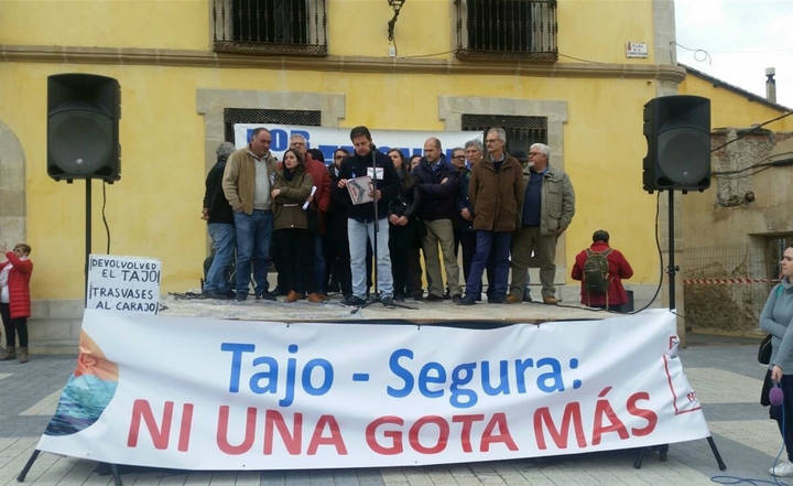 Una caravana de coches marcha desde Sacedón a Pareja contra el trasvase Tajo-Segura