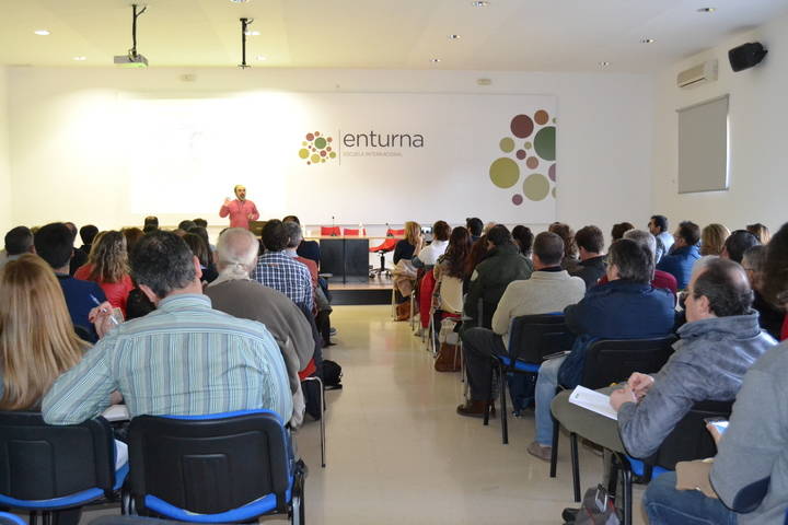 El Geoparque de la Comarca de Molina-Alto Tajo presenta su modelo de gestión en Granada
