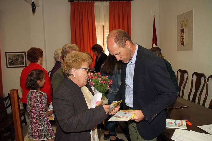 Pareja ha celebrado el Día del Libro en el marco de su 'Abril Cultural'