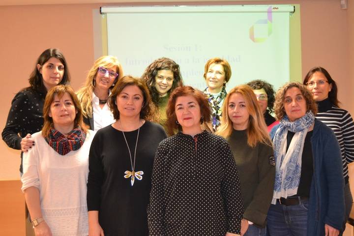 Profesionales de Centros de la Mujer de Guadalajara se forman para fomentar el empleo y el emprendimiento de las mujeres