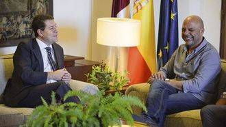 El podemita García Molina hace ahora "política barata" con la religión en los colegios